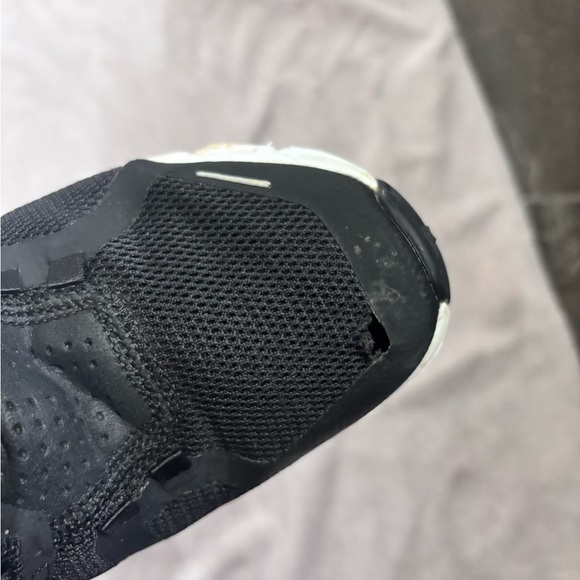 Black On Running Shoes - Picture 2 of 8